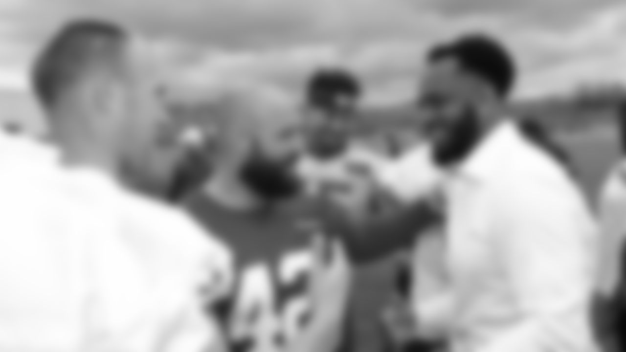 025_2019_DJ_Signing_1D