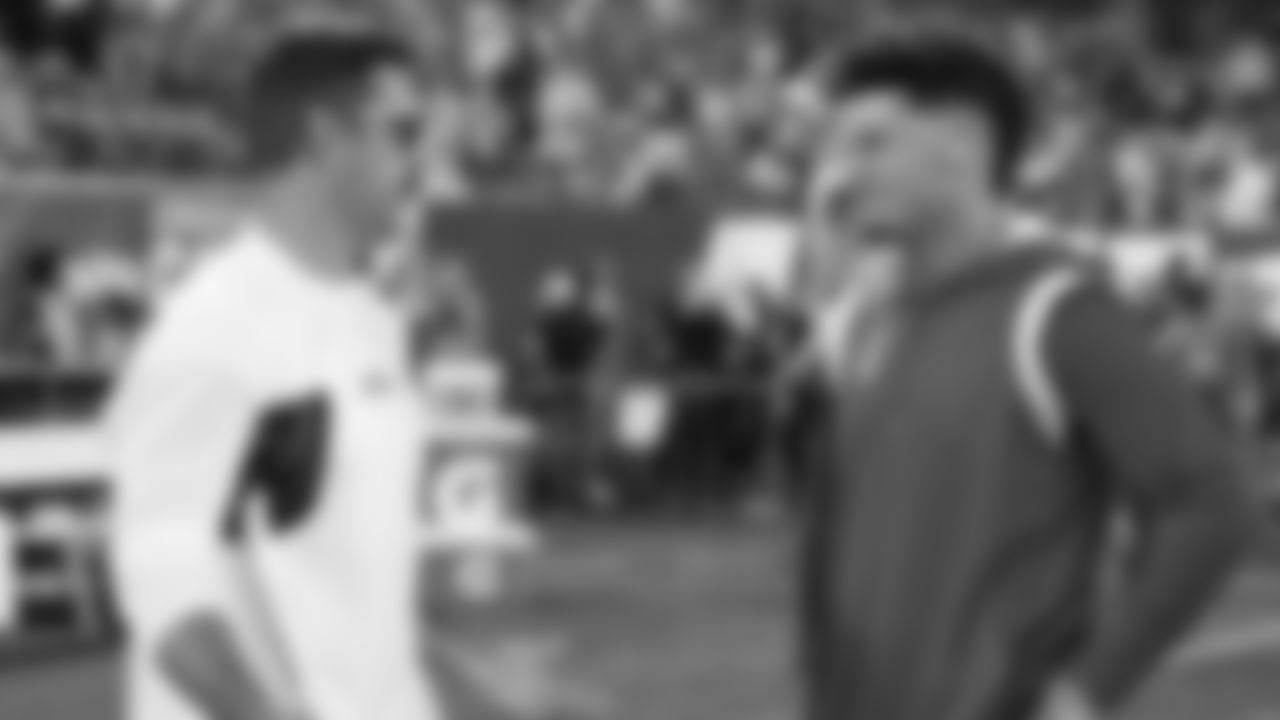 Jets quarterback Aaron Rodgers and Kansas City Chiefs quarterback Patrick Mahomes (15) prior to the NFL Week 4 matchup against the New York Jets at MetLife Stadium in East Rutherford, New Jersey on October 1, 2023.
