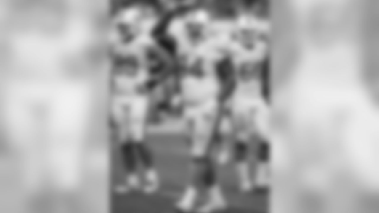Defensive tackle, Randy Starks
