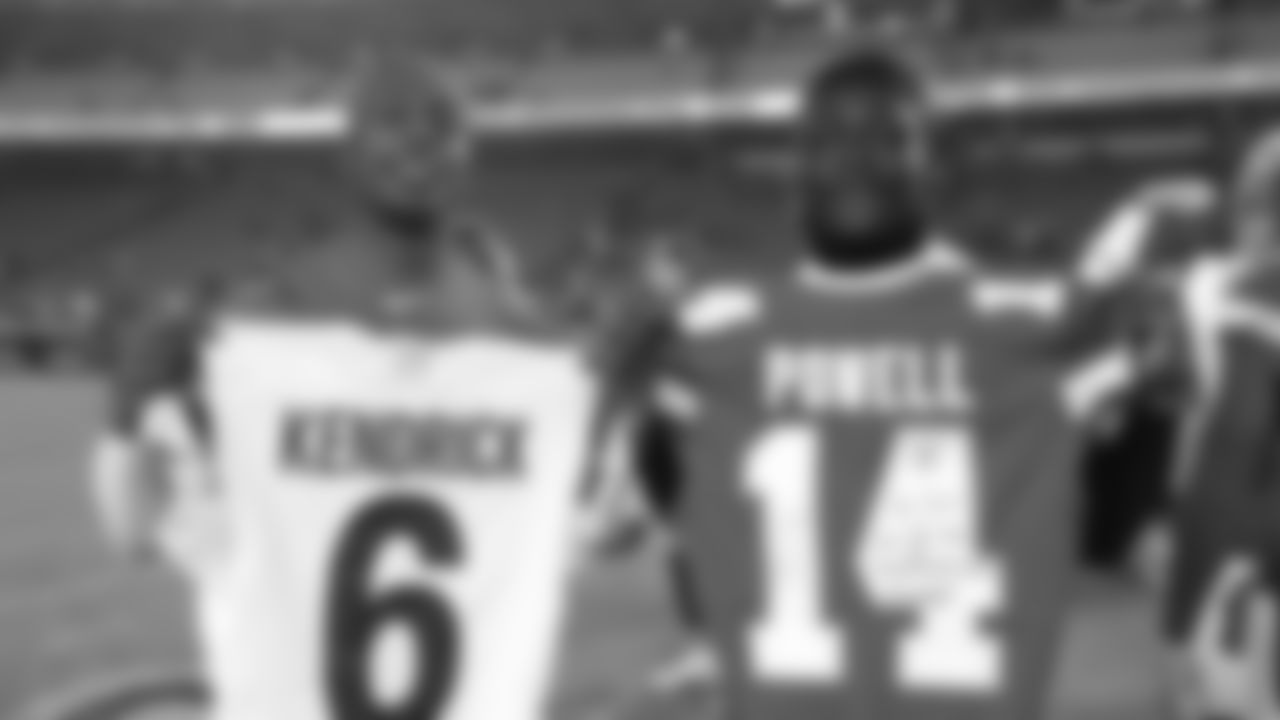 Kansas City Chiefs face off against the Los Angeles Rams at GEHA Field at Arrowhead Stadium on November 27, 2022.