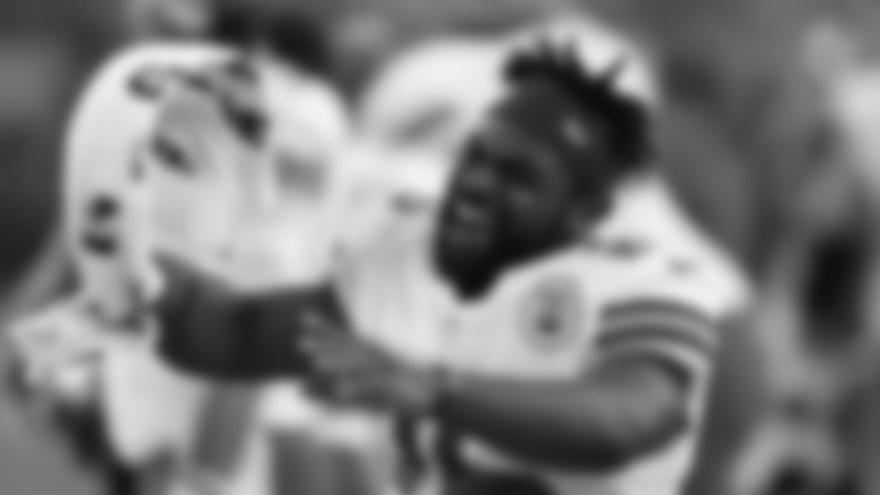 Kansas City Chiefs running back Clyde Edwards-Helaire (25) celebrates on the sideline during an NFL preseason football game against the San Francisco 49ers, Saturday, August. 14, 2021 in Santa Clara.