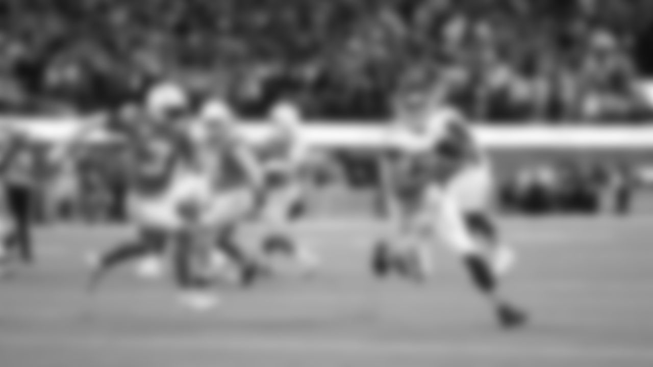 Kansas City Chiefs face off against the Los Angeles Chargers at SoFi Stadium on November 20, 2022 in Los Angeles, California