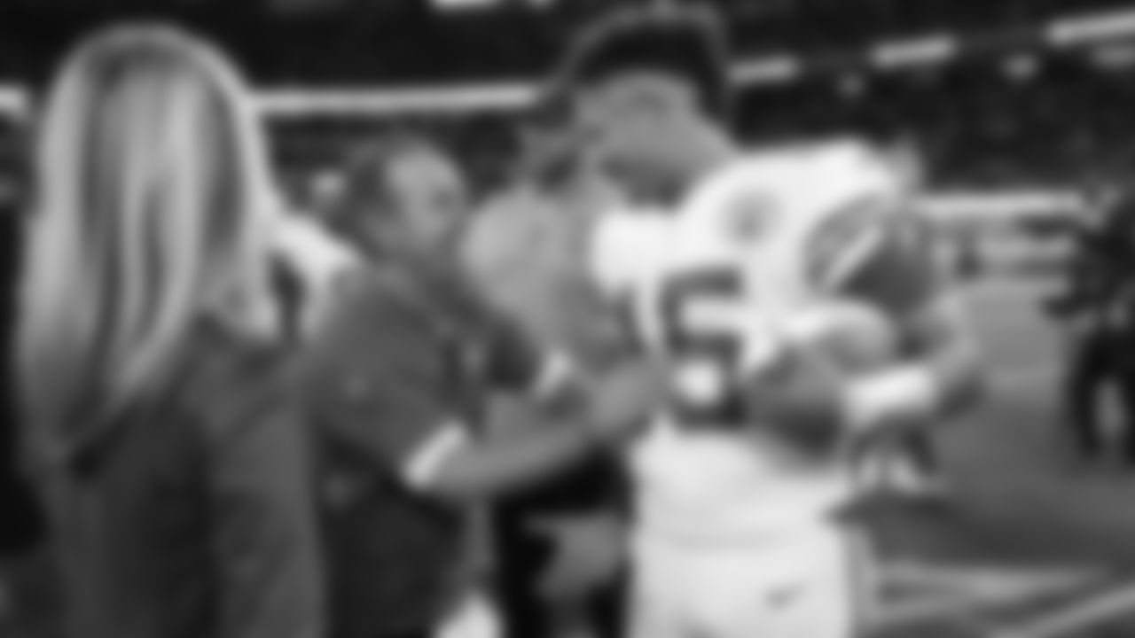 Kansas City Chiefs face off against the Los Angeles Chargers at SoFi Stadium on November 20, 2022 in Los Angeles, California