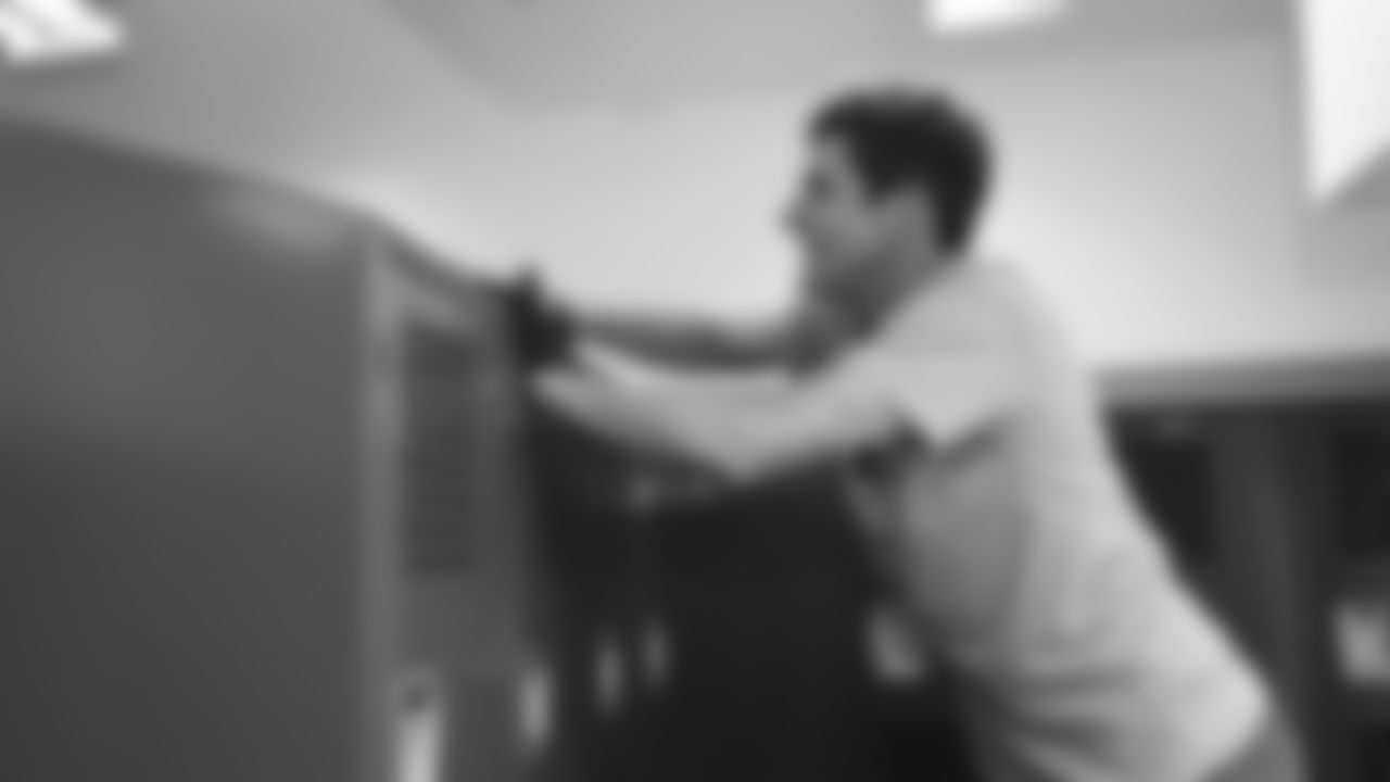 019_NFL_Huddle_100