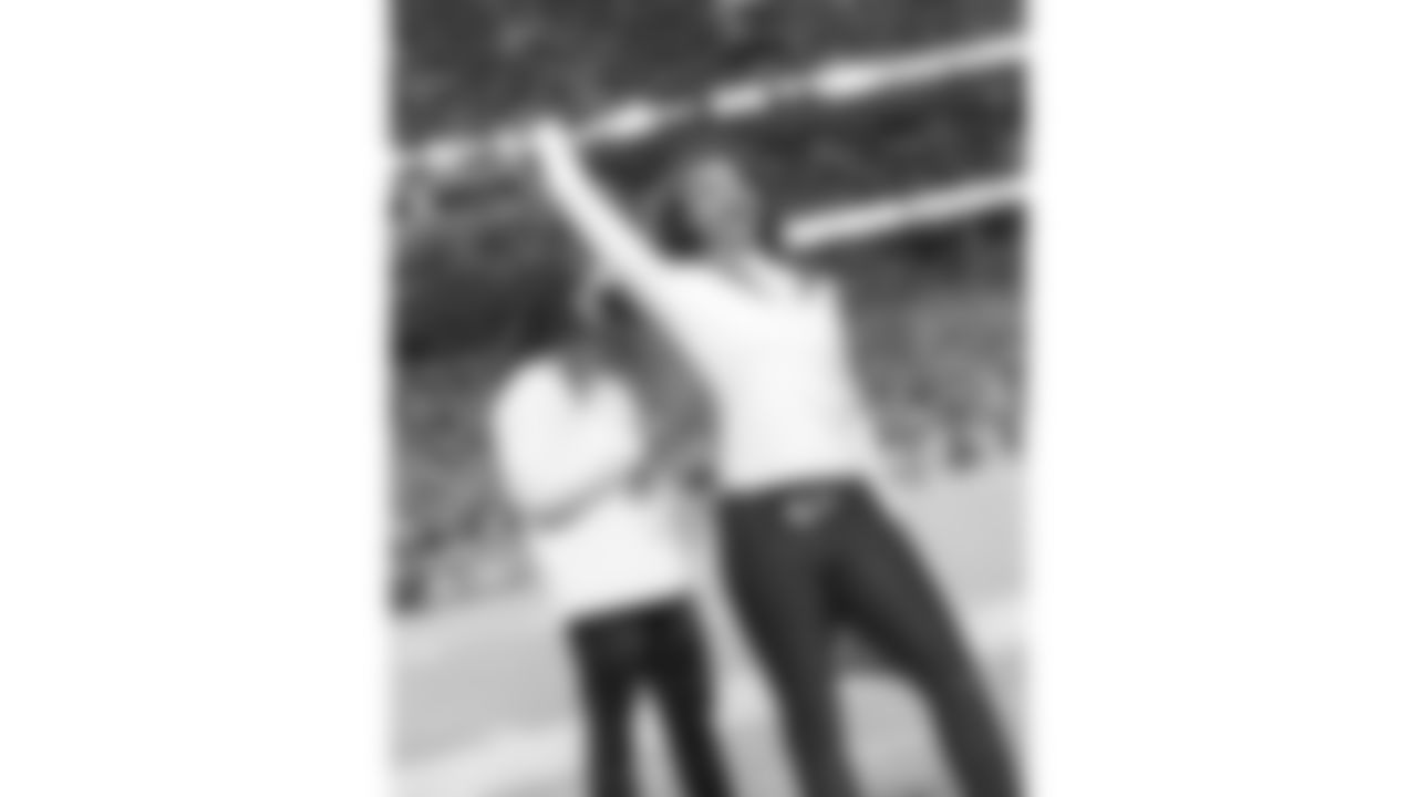 042_2019_GB_Cheer