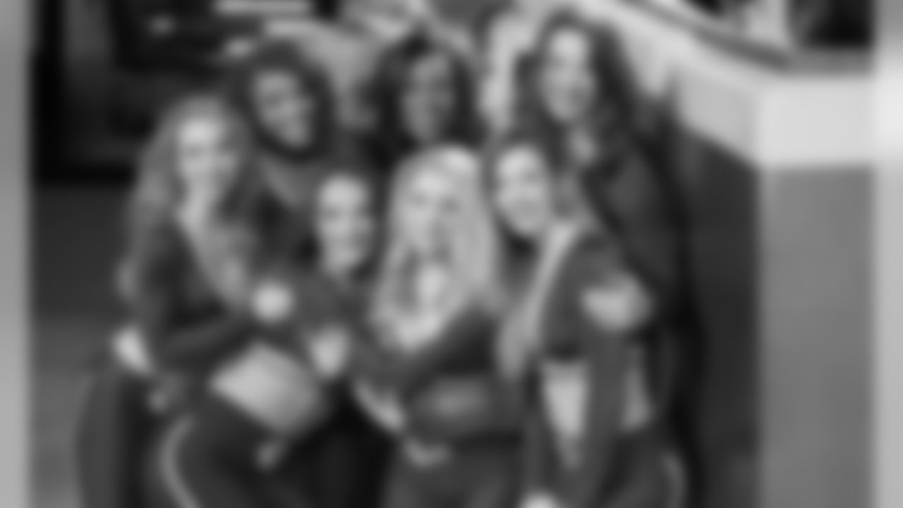 038_2019_GB_Cheer