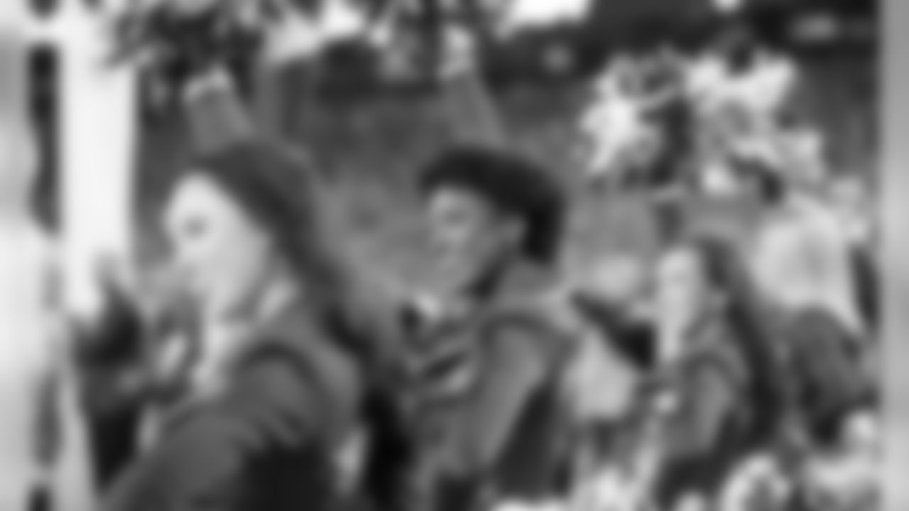029_2019_GB_Cheer