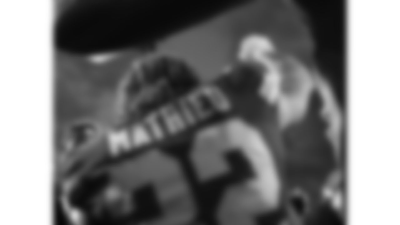 Kansas City Chiefs free safety Tyrann Mathieu (32) leads the huddle prior to an NFL football game against the Buffalo Bills, Sunday, October 10, 2021 in Kansas City.
