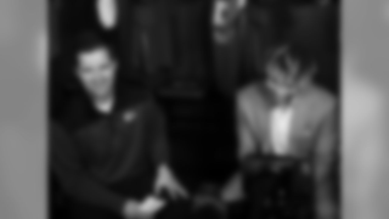 012_TM_Signing