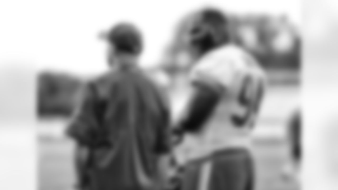 Kansas City Chiefs defensive lineman Jimmy Staten (94)