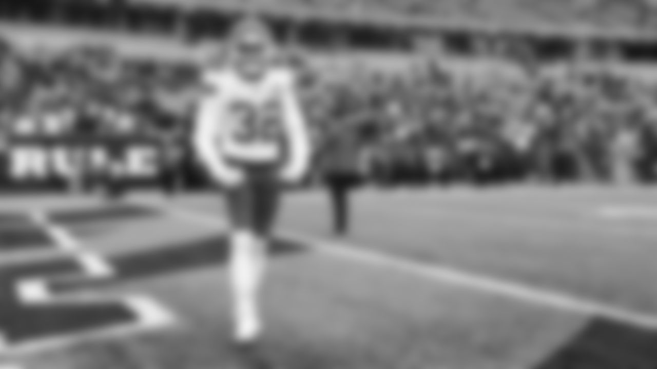 Kansas City Chiefs free safety Tyrann Mathieu (32) prior to an NFL football game against the Cincinnati Bengals, Sunday, January 2, 2022 in Cincinnati.