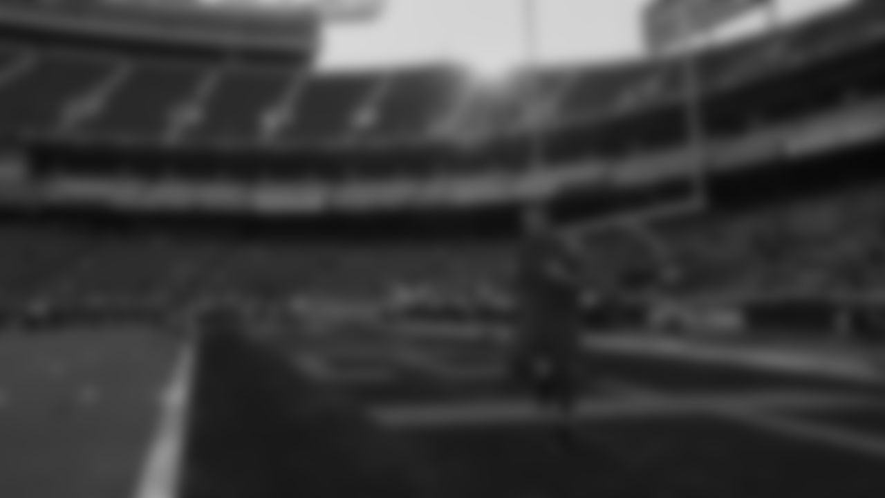 Kansas City Chiefs face off against the Los Angeles Chargers on GEHA Field at Arrowhead Stadium on September 15th, 2022.