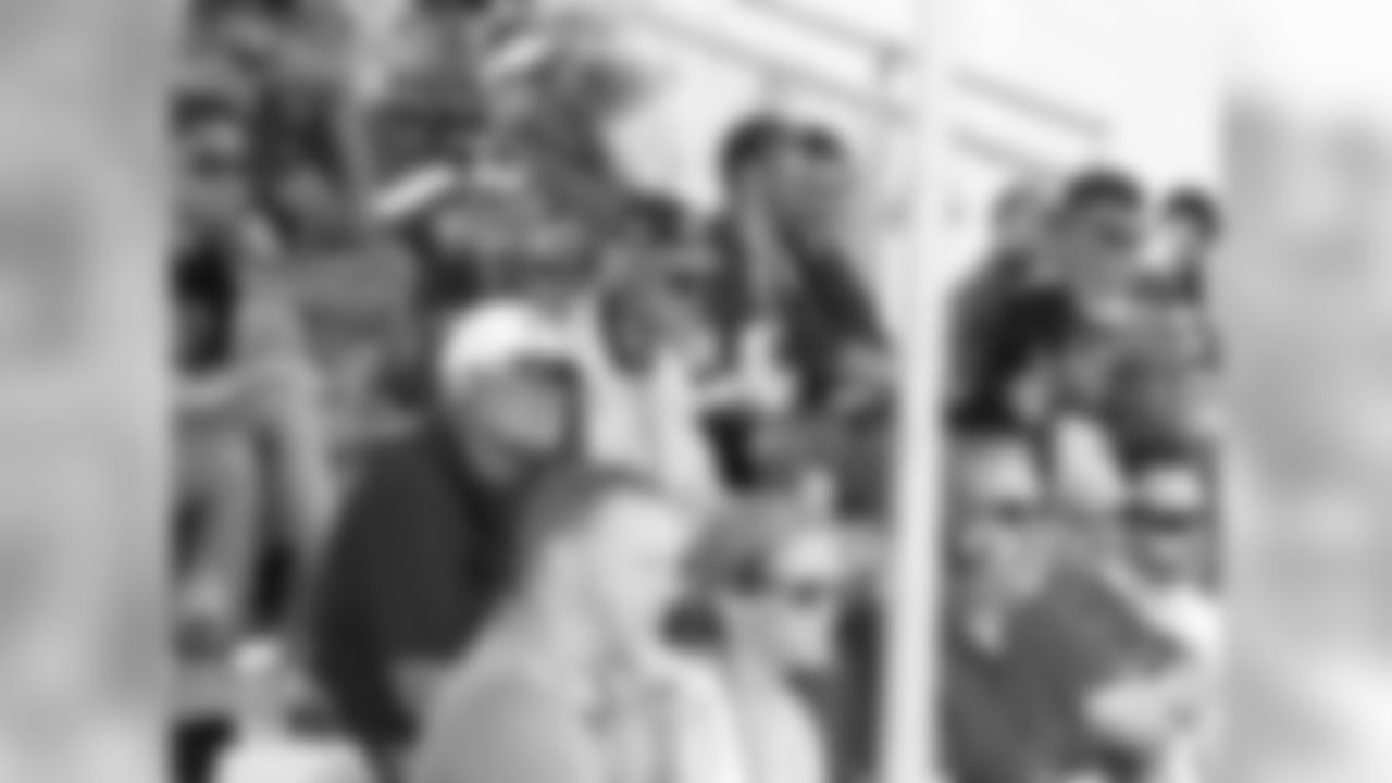 Kansas City Chiefs fans got their first look at the Chiefs in action at a live practice during Minicamp on Wednesday.