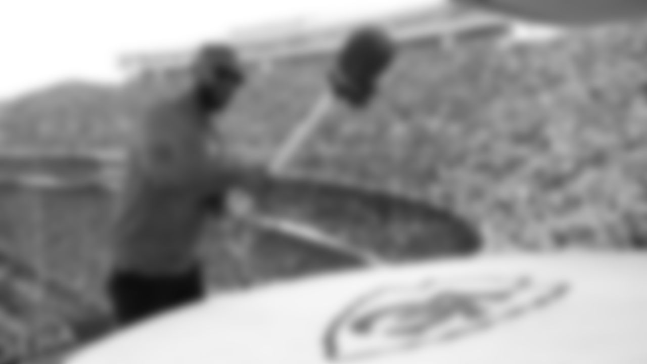 The Kansas City Chiefs face off against the Los Angeles Chargers at GEHA Field at Arrowhead Stadium on October 22, 2023.