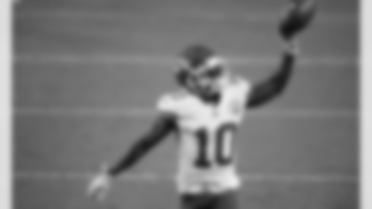 Kansas City Chiefs wide receiver Tyreek Hill (10) prior to an NFL football game against the Las Vegas Raiders at Allegiant Stadium on November 22, 2020