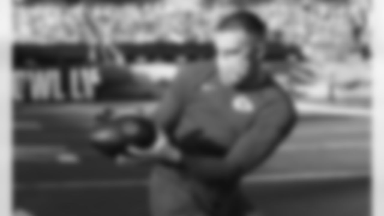 Kansas City Chiefs Tight End Travis Kelce (87) prepares for Super Bowl LV against the Tampa Bay Buccaneers, Sunday, Feb. 7th 2021 at Raymond James Stadium in Tampa, FL.