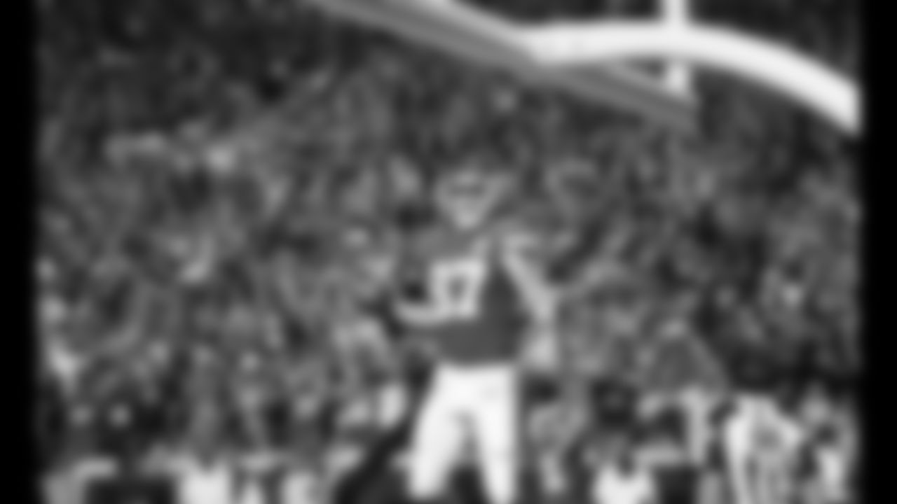 Kansas City Chiefs face off against the Las Vegas Raiders at GEHA Field at Arrowhead Stadium on October 10, 2022.