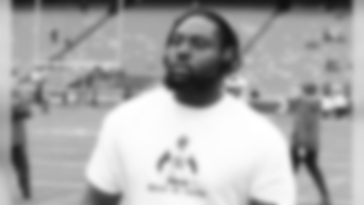 Kansas City Chiefs Defensive Tackle Derrick Nnadi (91) prior to the game between the Kansas City Chiefs and the Los Angeles Chargers at Arrowhead Stadium.