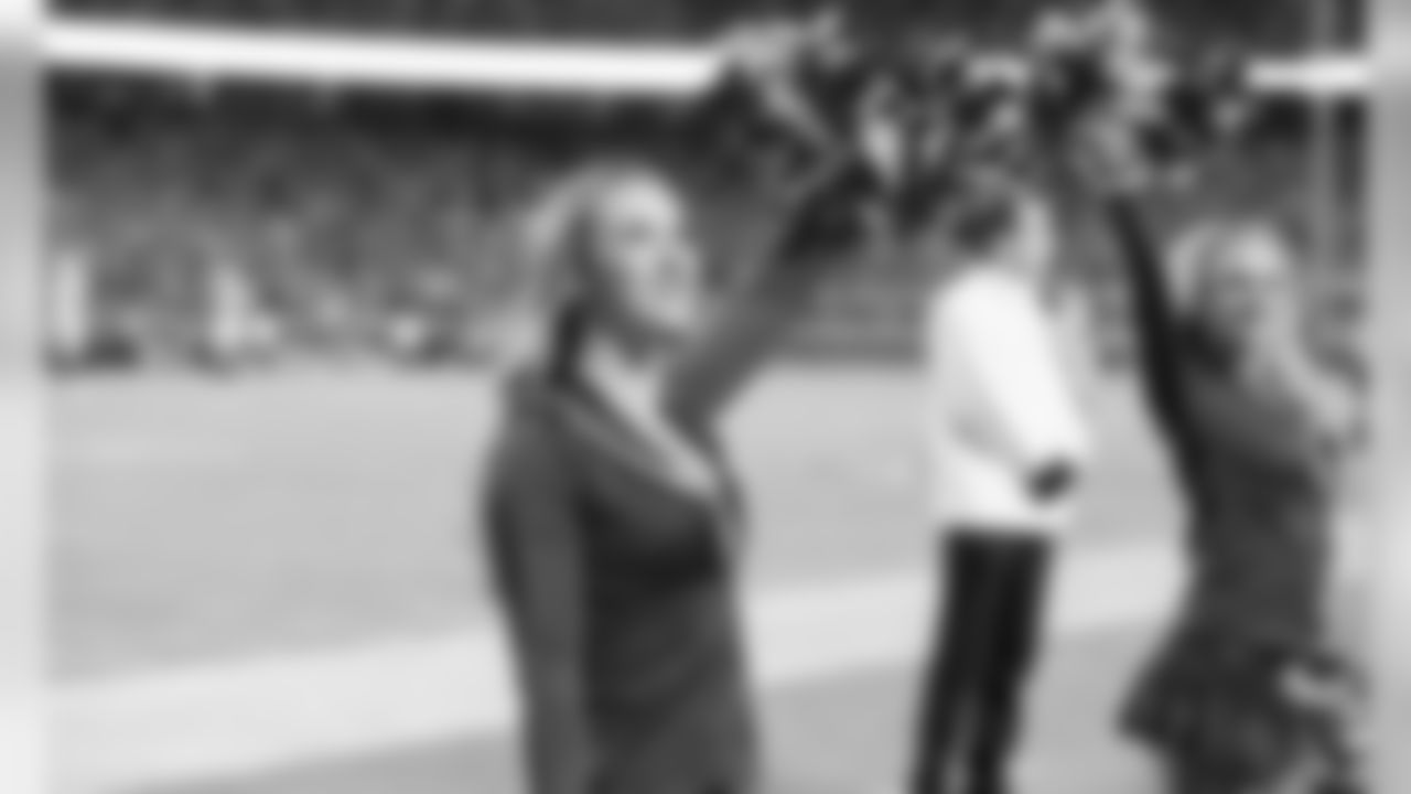 033_2019_GB_Cheer