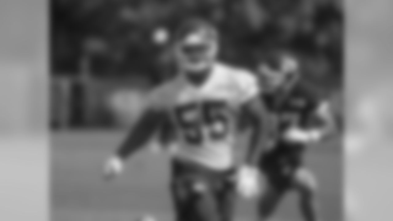 LB Dee Ford