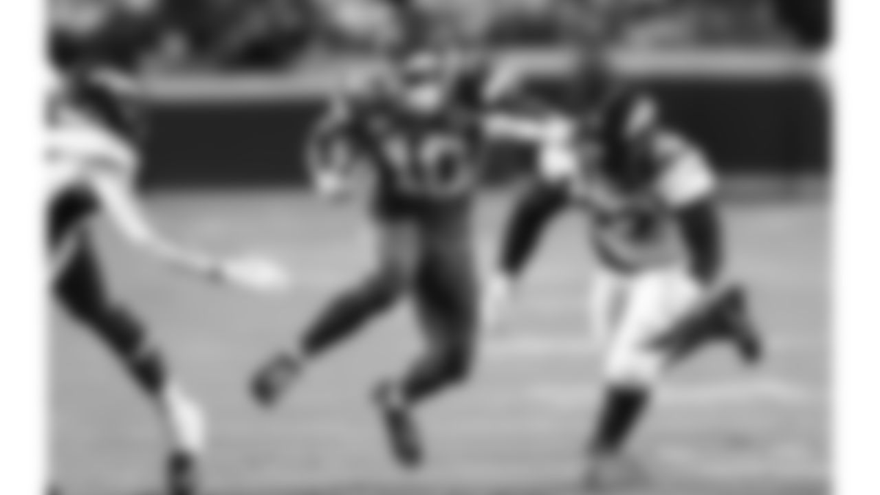 Kansas City Chiefs running back Isiah Pacheco (10) runs the ball during the week six NFL football game against the Denver Broncos, Thursday, October 12, 2023 in Kansas City.