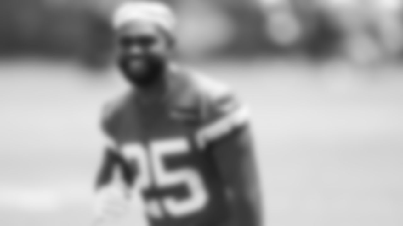 Kansas City Chiefs running back Clyde Edwards-Helaire (25) during practice on Tuesday June 7, 2022.