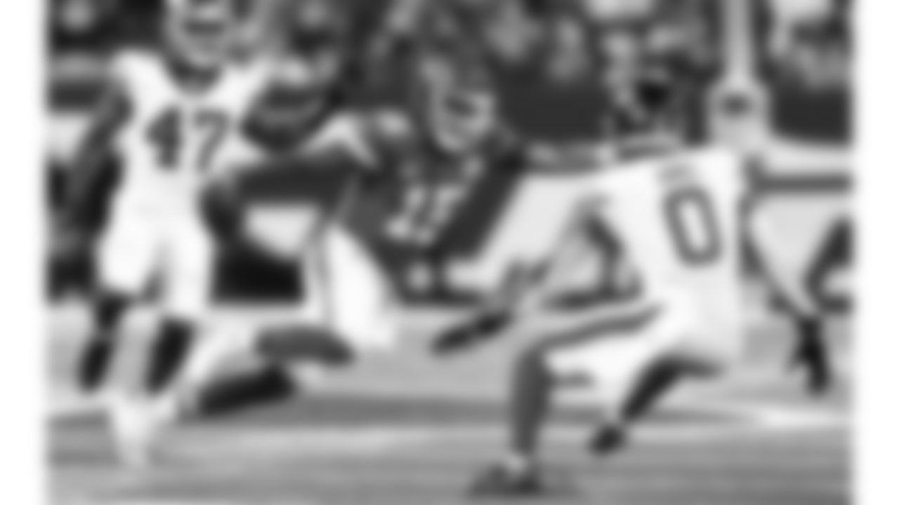 Kansas City Chiefs quarterback Patrick Mahomes (15) runs with the ball during the regular season Week 4 NFL Football Game on Sunday, October 1, 2023 at MetLife Stadium in East Rutherford, NJ.