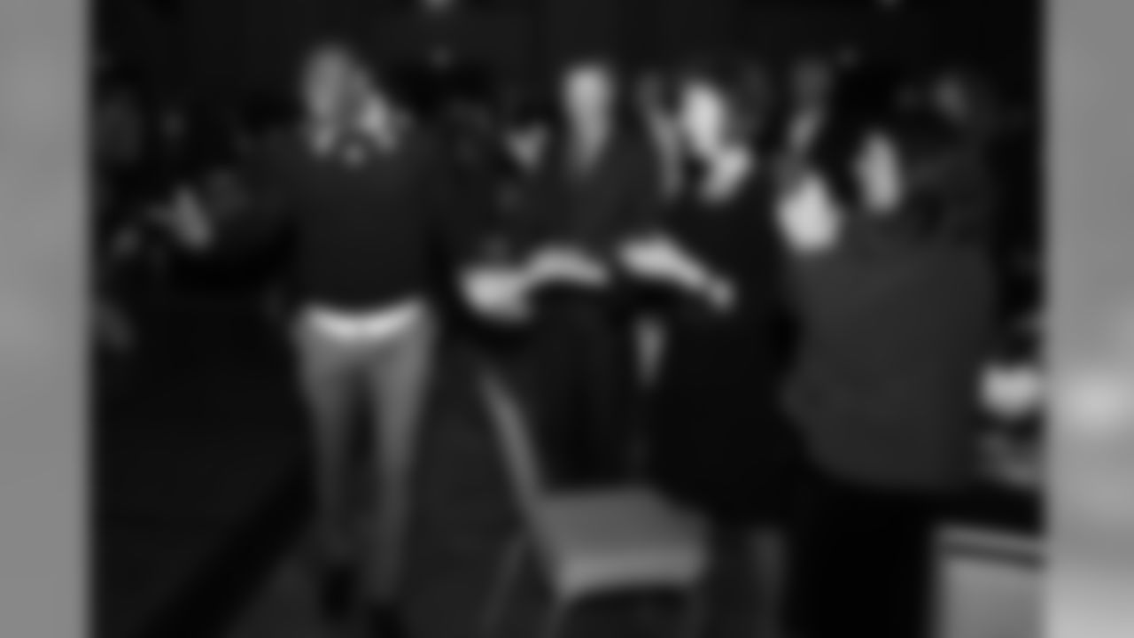 010_TM_Waiter19