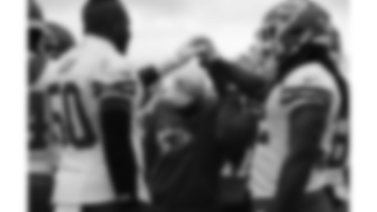 Kansas City Chiefs linebackers group in a huddle during practice on Thursday, November 17, 2022.