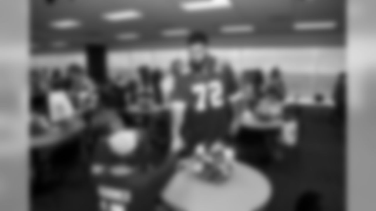 In honor of the NFL's Crucial Catch initiative, the Chiefs offensive line host a "Look Good Feel Better" session for local women battling cancer.