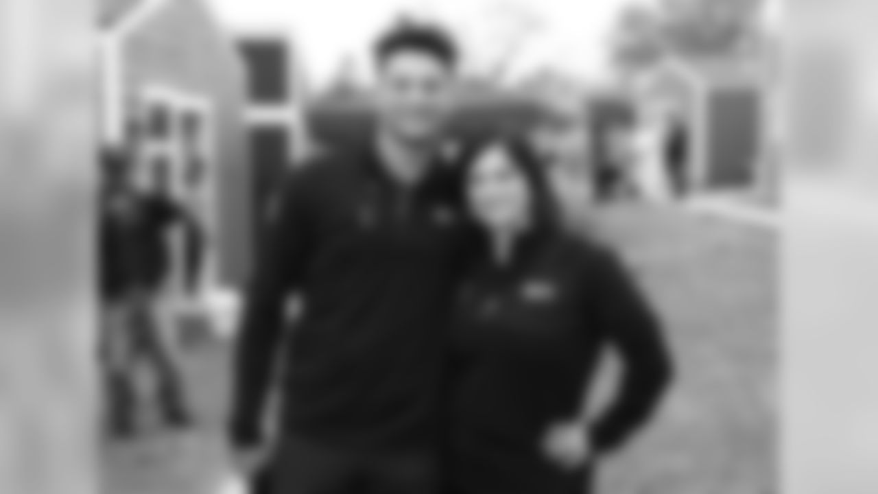 Patrick Mahomes partners with Community America in their initave to help build new tiny homes for homeless veterans.