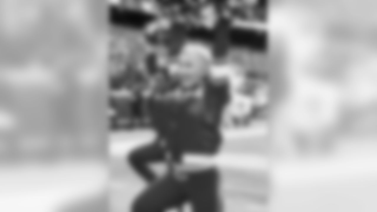 023_2018_ChiefsRaiders_Cheer