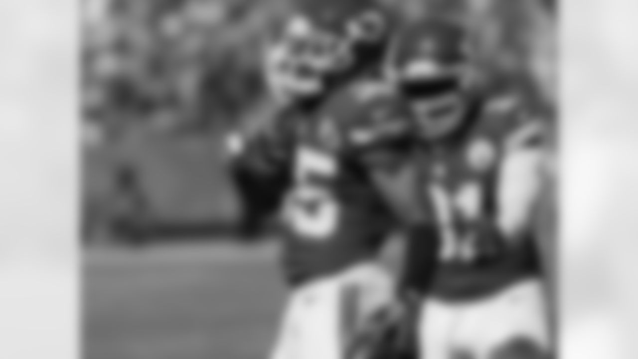 The best photos from the Chiefs' 9-0 season.