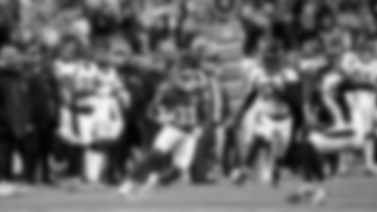 Kansas City Chiefs vs Denver Broncos, GEHA Field at Arrowhead Stadium, Kansas City, MO on December 5, 2021