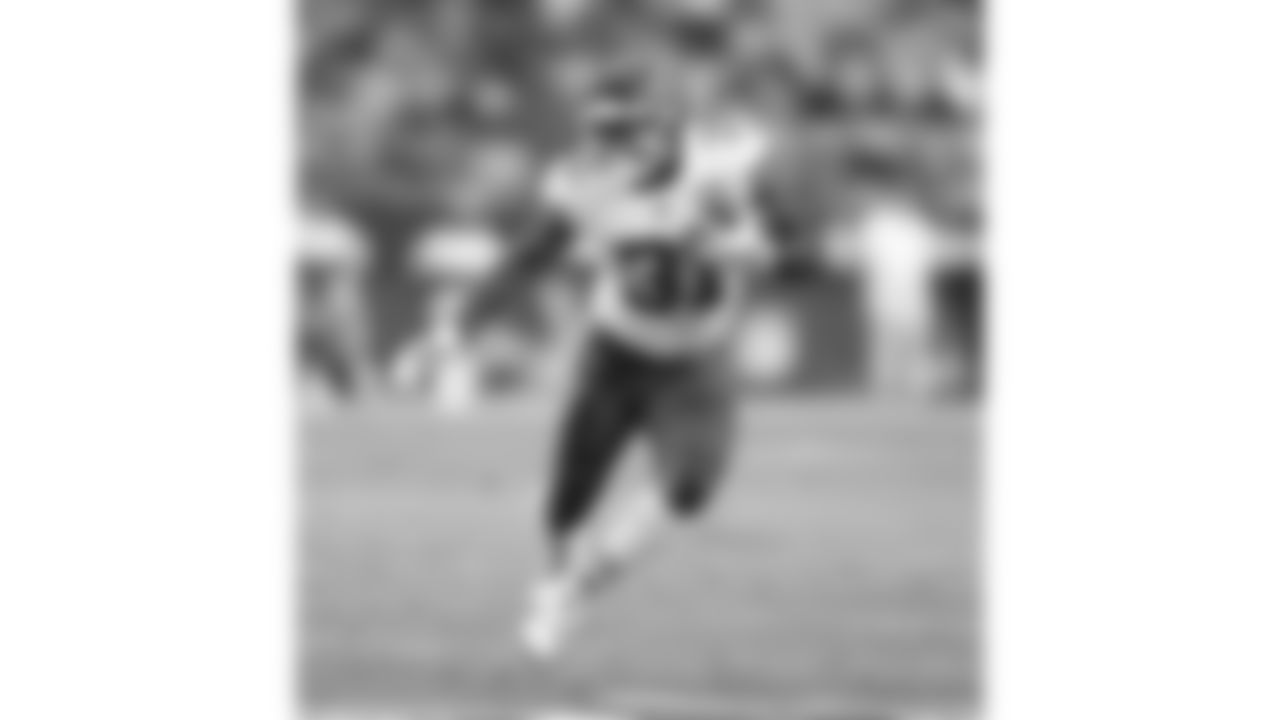 Kansas City Chiefs running back Darrel Williams (31) runs the ball during an NFL preseason football game against the Arizona Cardinals, Friday, August 20, 2021 in Glendale.