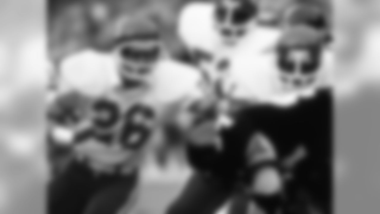 DB Gary Barbaro, Nicholls St. (1976)