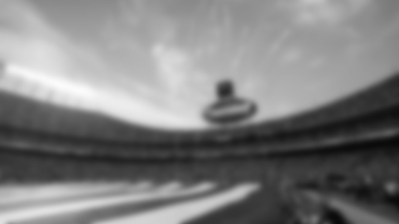 Kansas City Chiefs face off against the Los Angeles Chargers on GEHA Field at Arrowhead Stadium on September 15th, 2022.