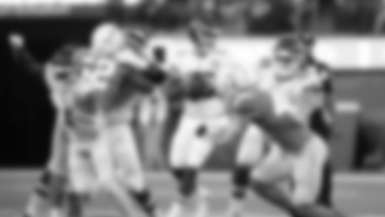 Kansas City Chiefs face off against the Los Angeles Chargers at SoFi Stadium on November 20, 2022 in Los Angeles, California
