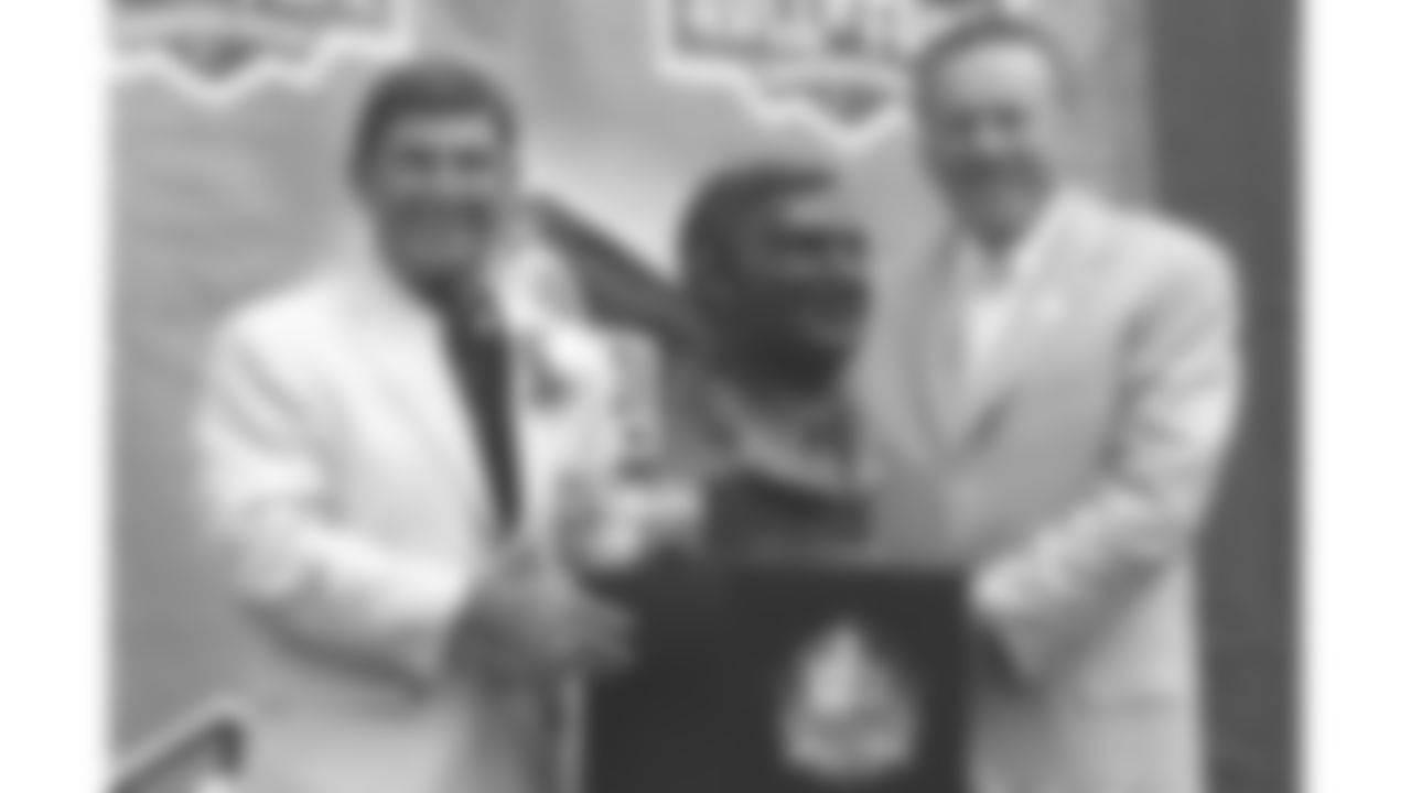 Hank Stram and Len Dawson pose with Stram's Hall of Fame bust in 2003.