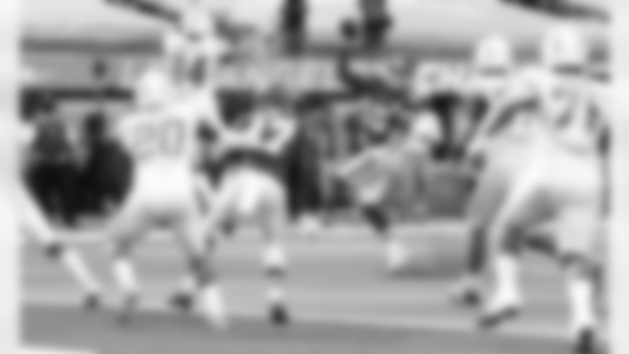 Kansas City Chiefs Quarterback Patrick Mahomes (15) makes a pass for a two point conversion to Wide Receiver Mecole Hardman (17) during an NFL game against the Los Angeles Chargers, Sunday, Sep. 20, 2020, in Inglewood, CA. The Chiefs beat the Chargers 23-20. (Steve Sanders/Kansas City Chiefs via AP)