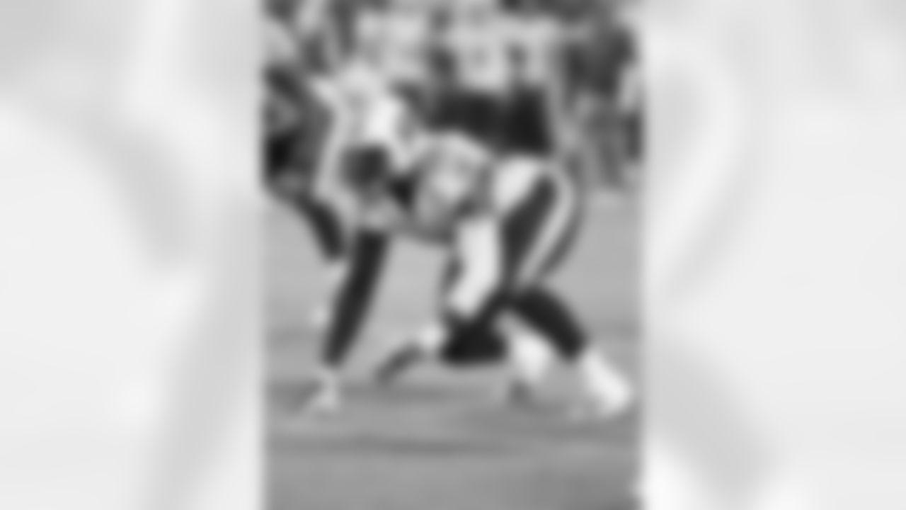 LB Jonathan Massaquoi signed on March 10, 2016
