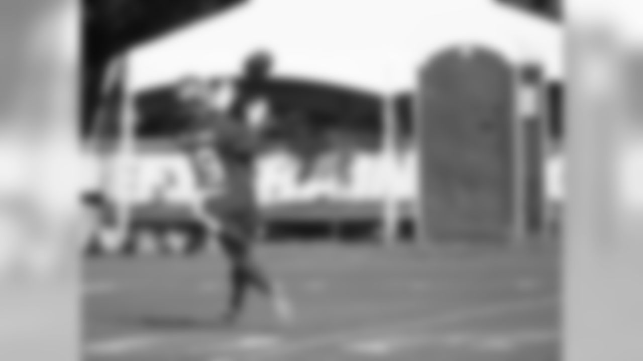 WR Kyle Williams prepares to catch a pass.