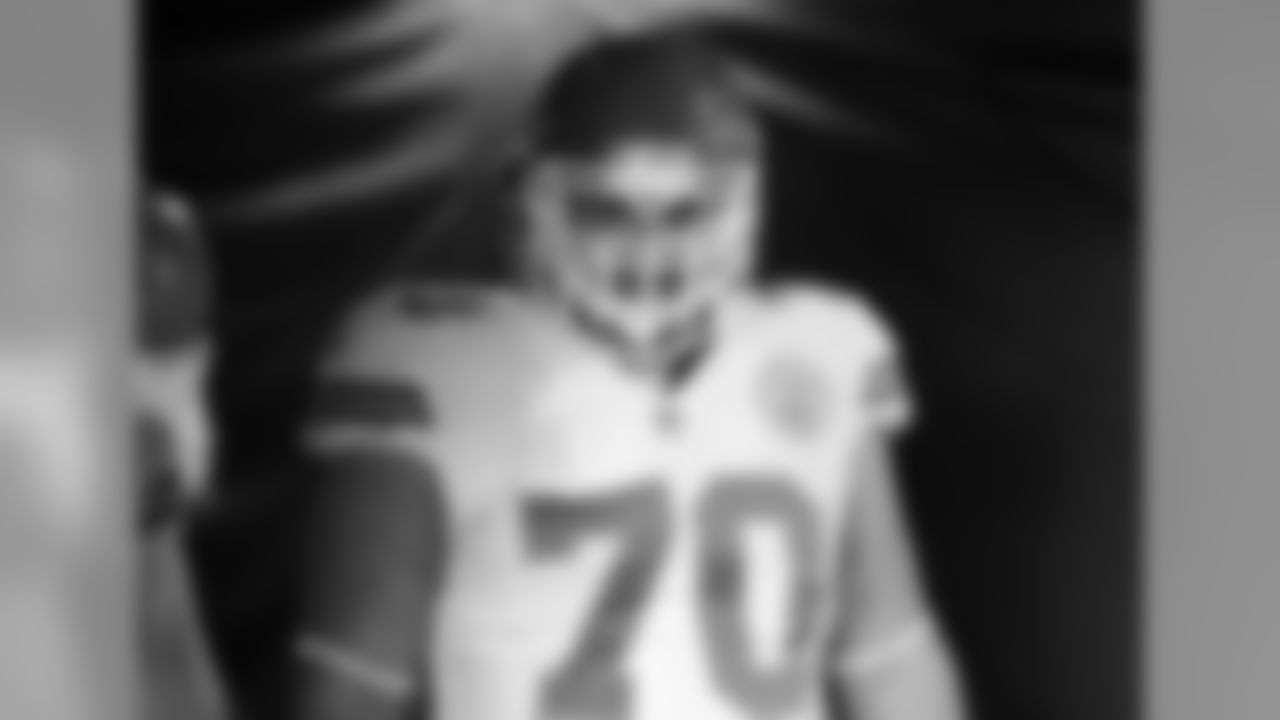 Kansas City Chiefs defensive lineman Mike DeVito (70)