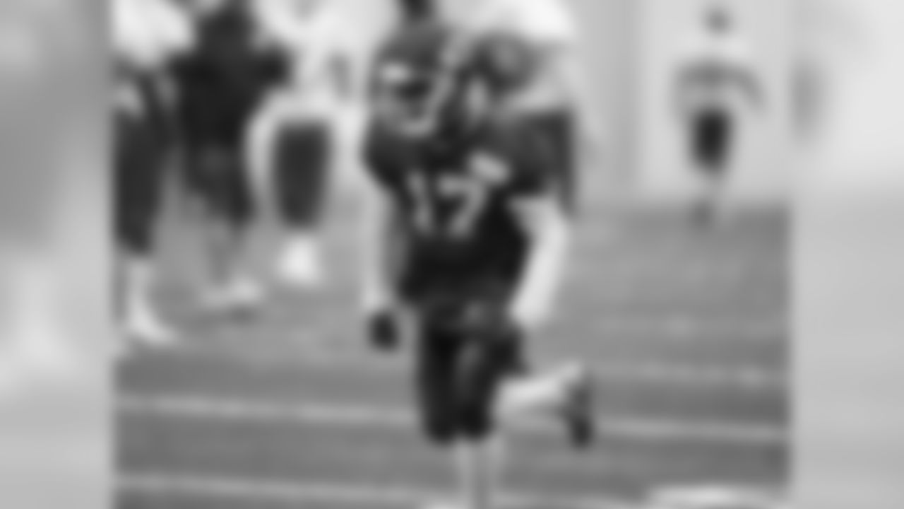 17 - Donnie Avery - WR // HT. 5-11, WT. 200 // College: Houston // Hometown: Houston, Texas