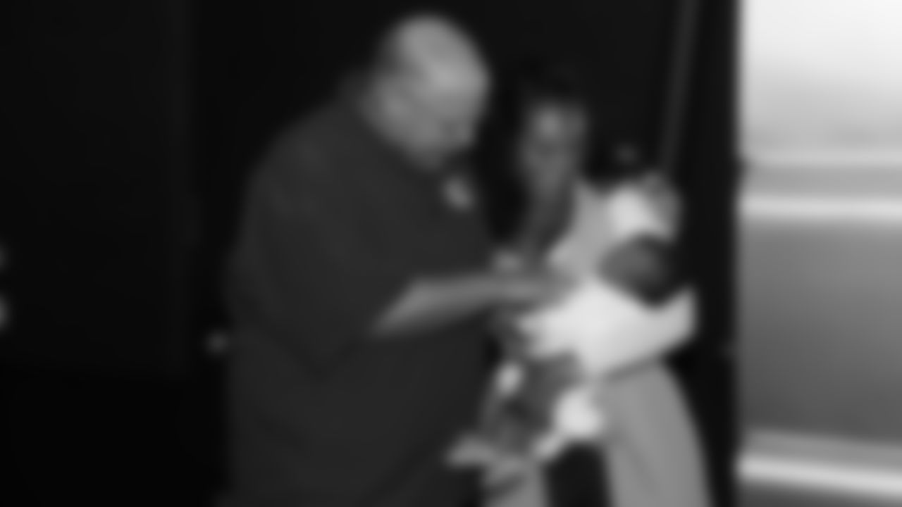 004_2019_DJ_Signing_1D