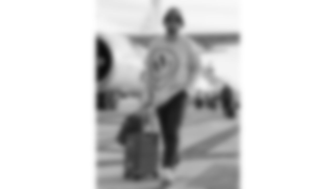 Kansas City Chiefs tight end Travis Kelce (87) arrives in Los Angeles for Thursday Night Football against the Chargers.