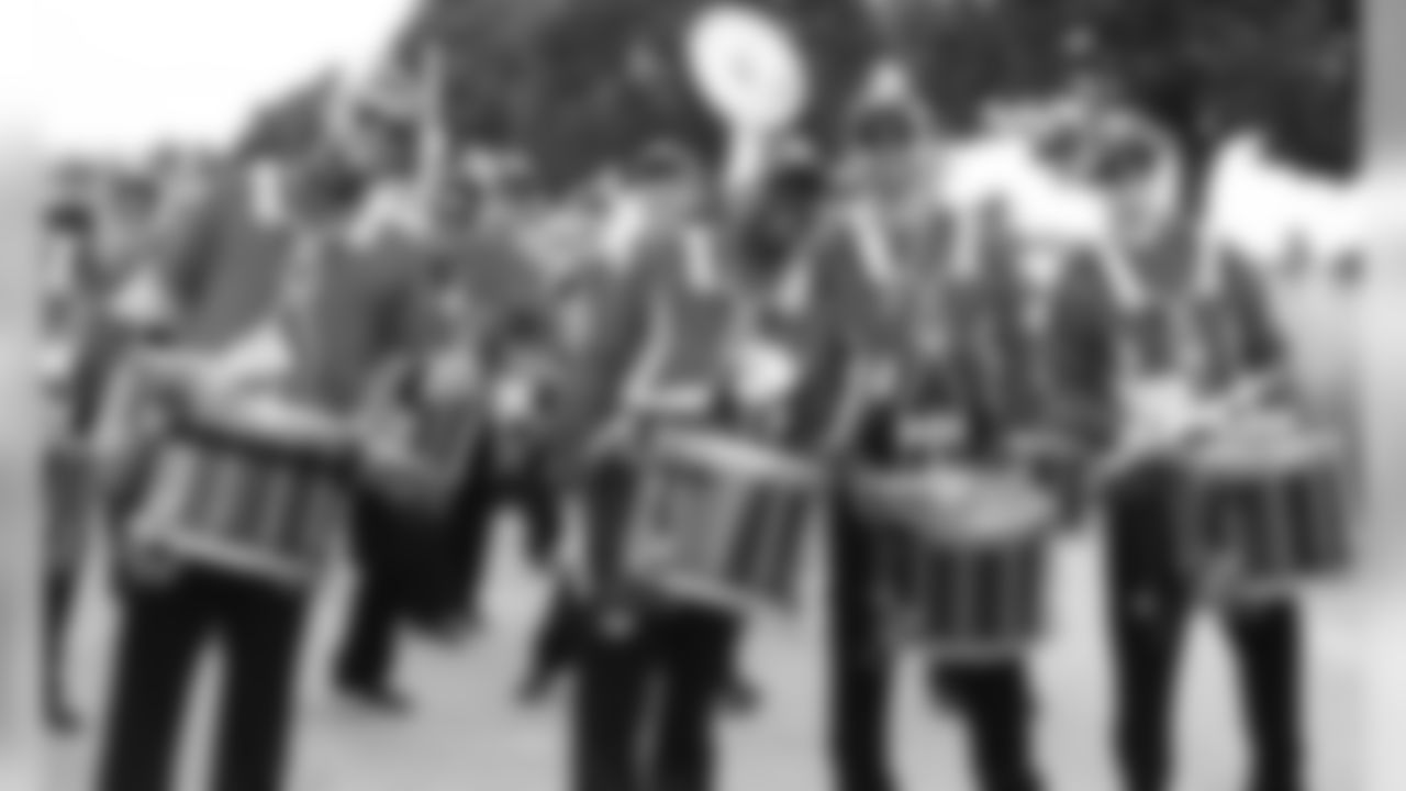 004_2019_GB_Cheer
