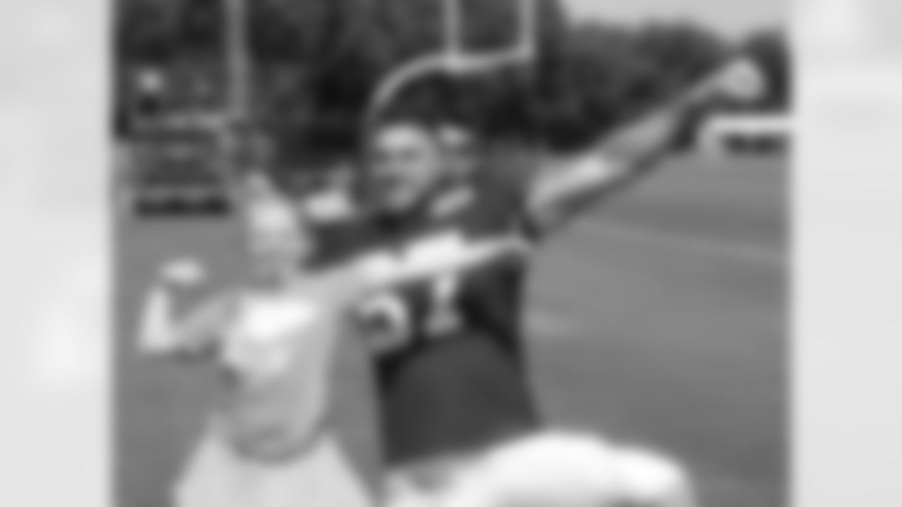Kansas City Chiefs tight end Travis Kelce (87) poses for a picture with a young fan after practice on the thirteenth day of training camp on Mosaic Life Care Field at the campus of Missouri Western State University on Tuesday, August 16, 2016.