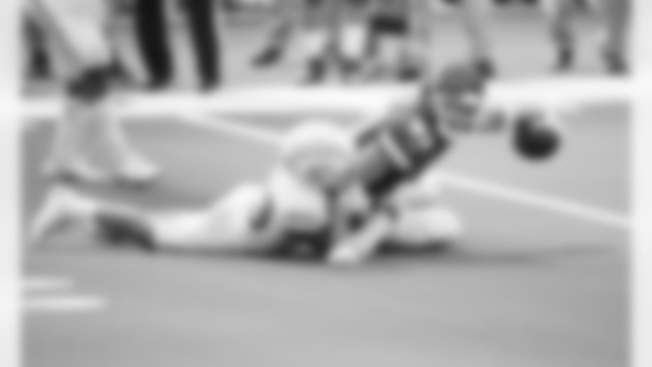 Kansas City Chiefs tight end Travis Kelce (87) during the game between the Kansas City Chiefs and the Los Angeles Chargers at SoFi Stadium on September 20, 2020