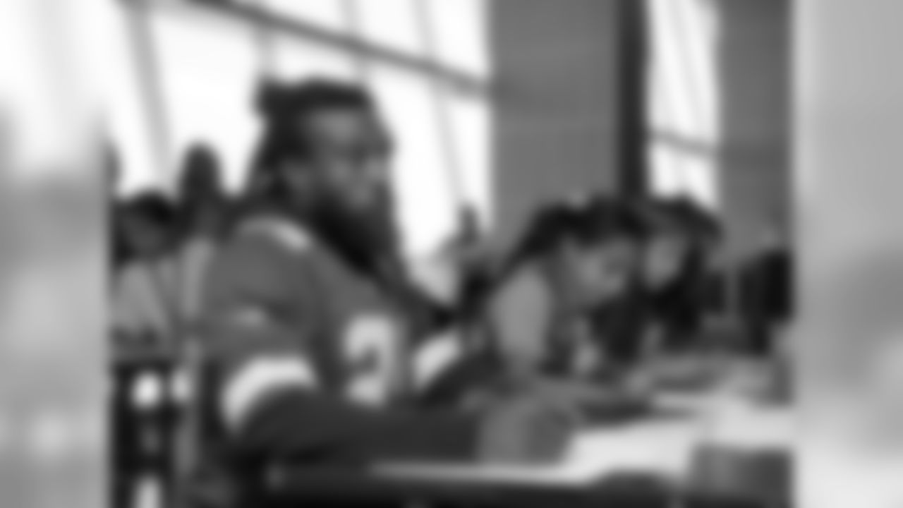 To celebrate Hispanic Heritage Month, Chiefs Defensive Backs attend a workshop with José Faus and girl scouts from Guadeloupe Elementary